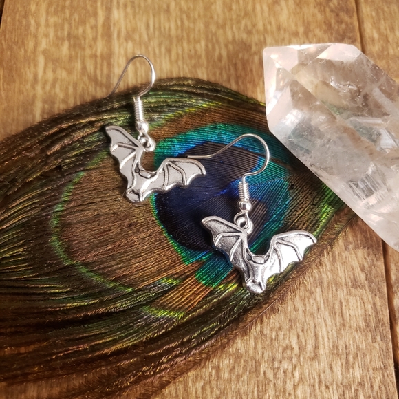 Vampire BAT earrings ~Gothic~Horror~Dracula~Halloween Jewelry~Goth~Witchy~Vamp - Picture 4 of 11